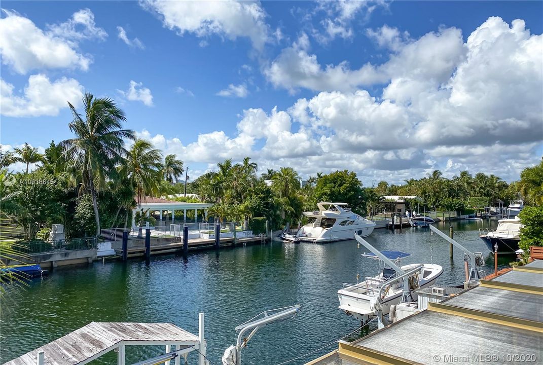 Vendido Recientemente: $1,675,000 (5 camas, 4 baños, 3186 Pies cuadrados)