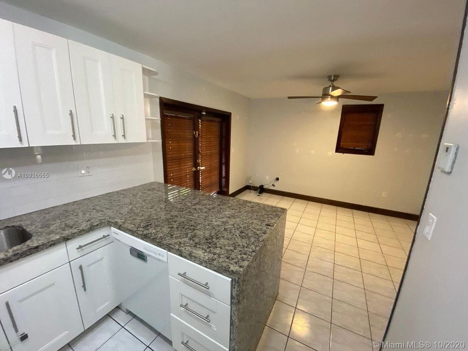 Recently Rented: $3,000 (2 beds, 2 baths, 1386 Square Feet)