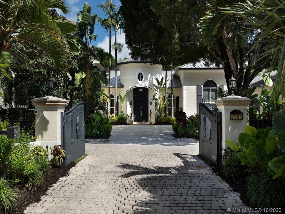 Recently Sold: $4,250,000 (7 beds, 6 baths, 6191 Square Feet)