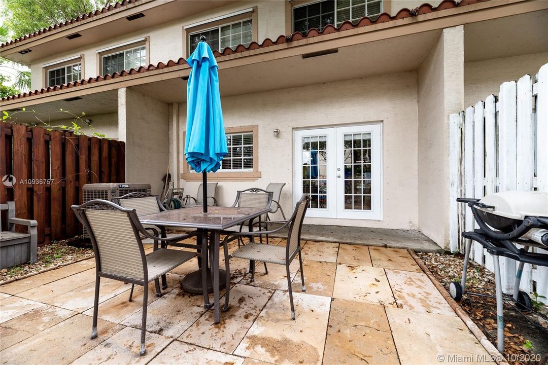 Vendido Recientemente: $234,900 (3 camas, 2 baños, 1465 Pies cuadrados)