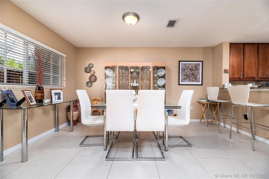 Vendido Recientemente: $234,900 (3 camas, 2 baños, 1465 Pies cuadrados)