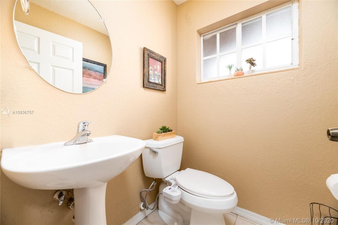 Vendido Recientemente: $234,900 (3 camas, 2 baños, 1465 Pies cuadrados)