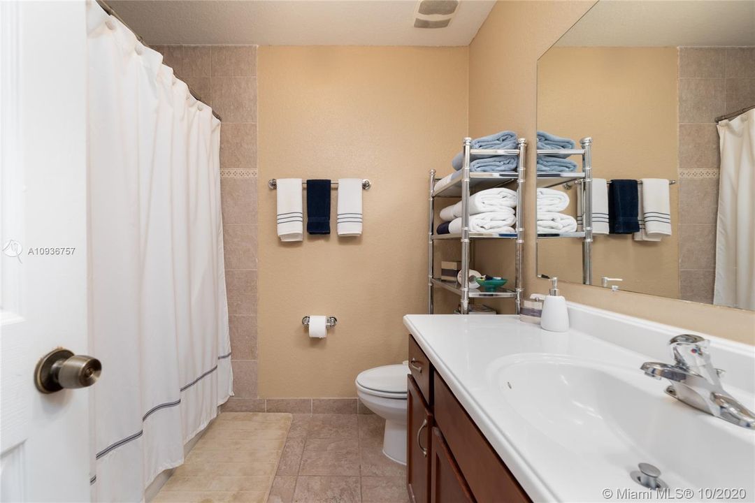 Vendido Recientemente: $234,900 (3 camas, 2 baños, 1465 Pies cuadrados)