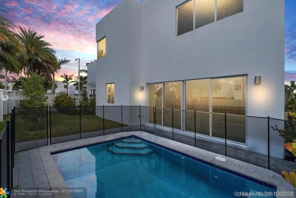 Recently Rented: $5,500 (5 beds, 5 baths, 3113 Square Feet)