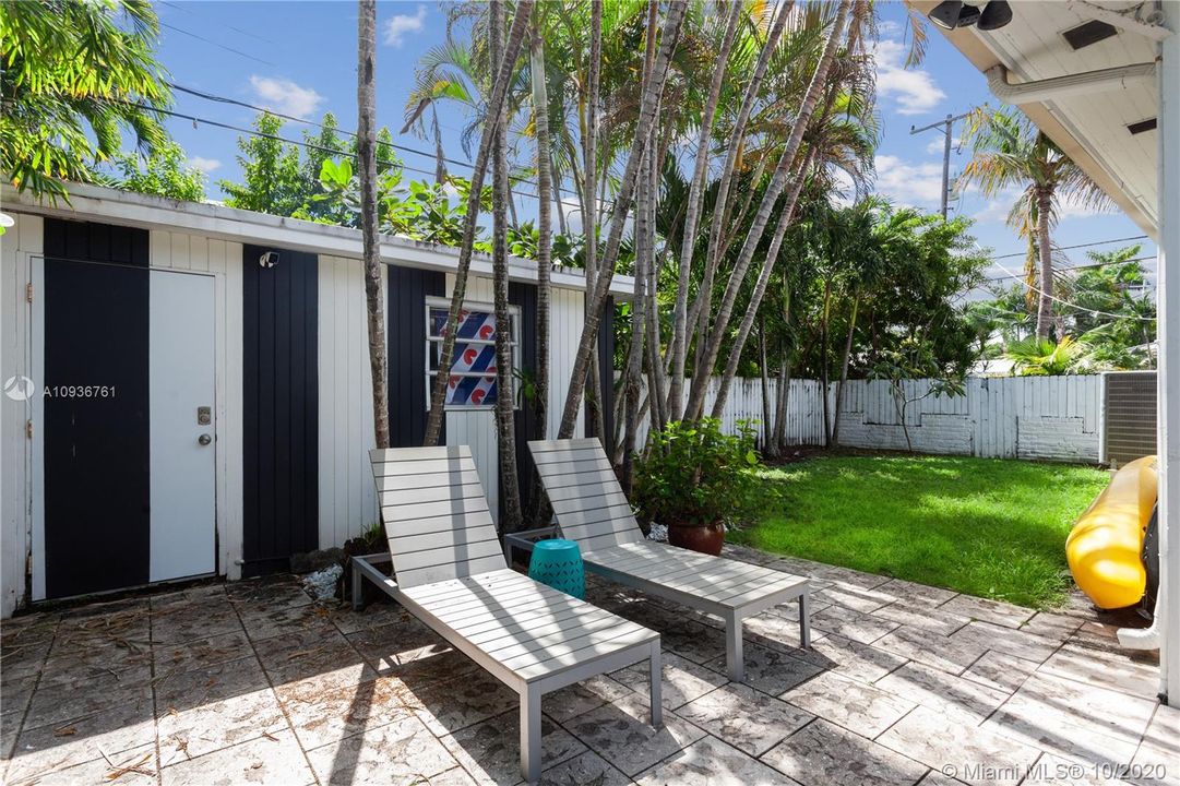 Recently Rented: $4,500 (3 beds, 2 baths, 1878 Square Feet)