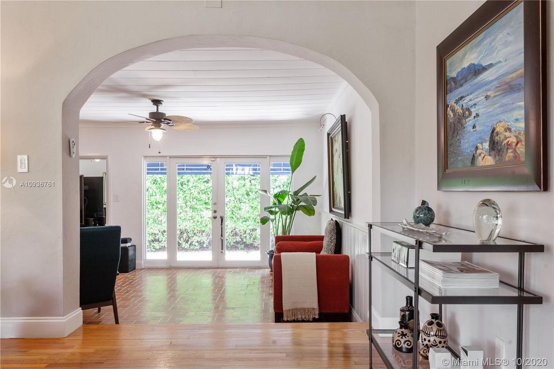 Recently Rented: $4,500 (3 beds, 2 baths, 1878 Square Feet)
