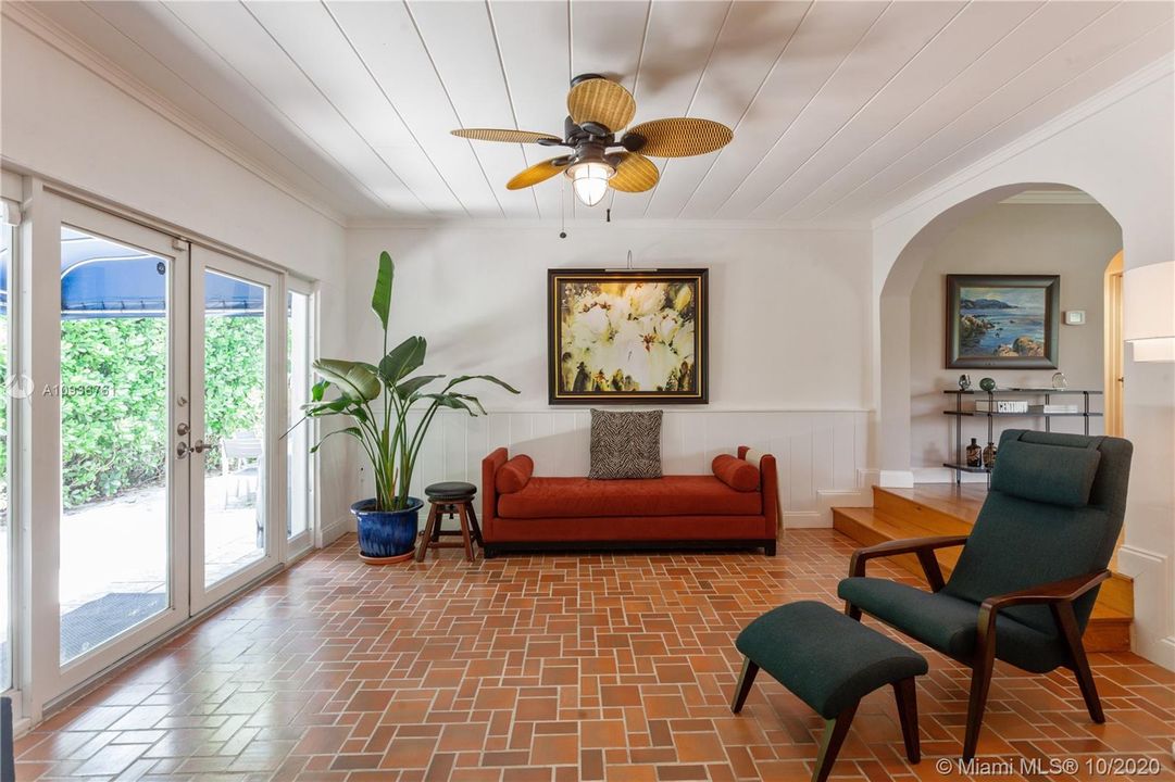 Recently Rented: $4,500 (3 beds, 2 baths, 1878 Square Feet)