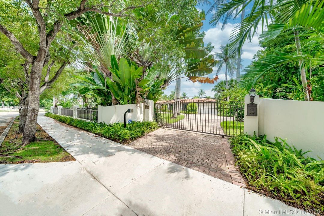 Recently Sold: $5,995,000 (4 beds, 4 baths, 4507 Square Feet)