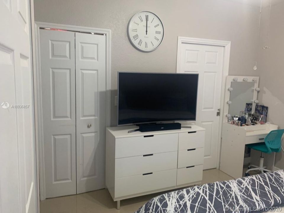 Recently Sold: $259,700 (2 beds, 2 baths, 1150 Square Feet)