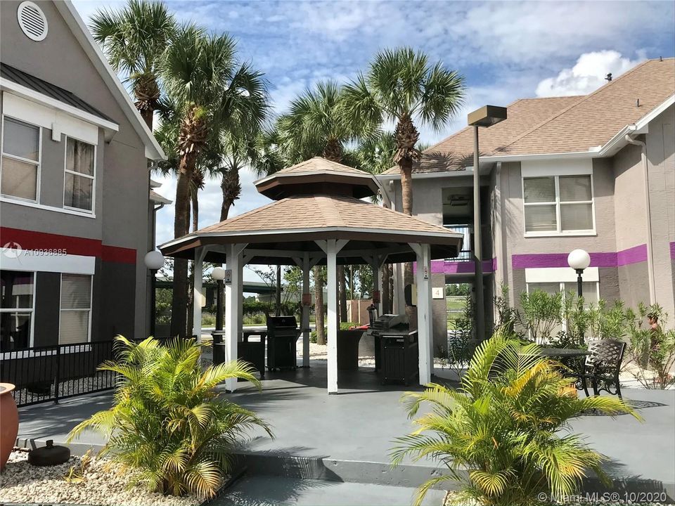 Recently Sold: $135,000 (1 beds, 1 baths, 524 Square Feet)
