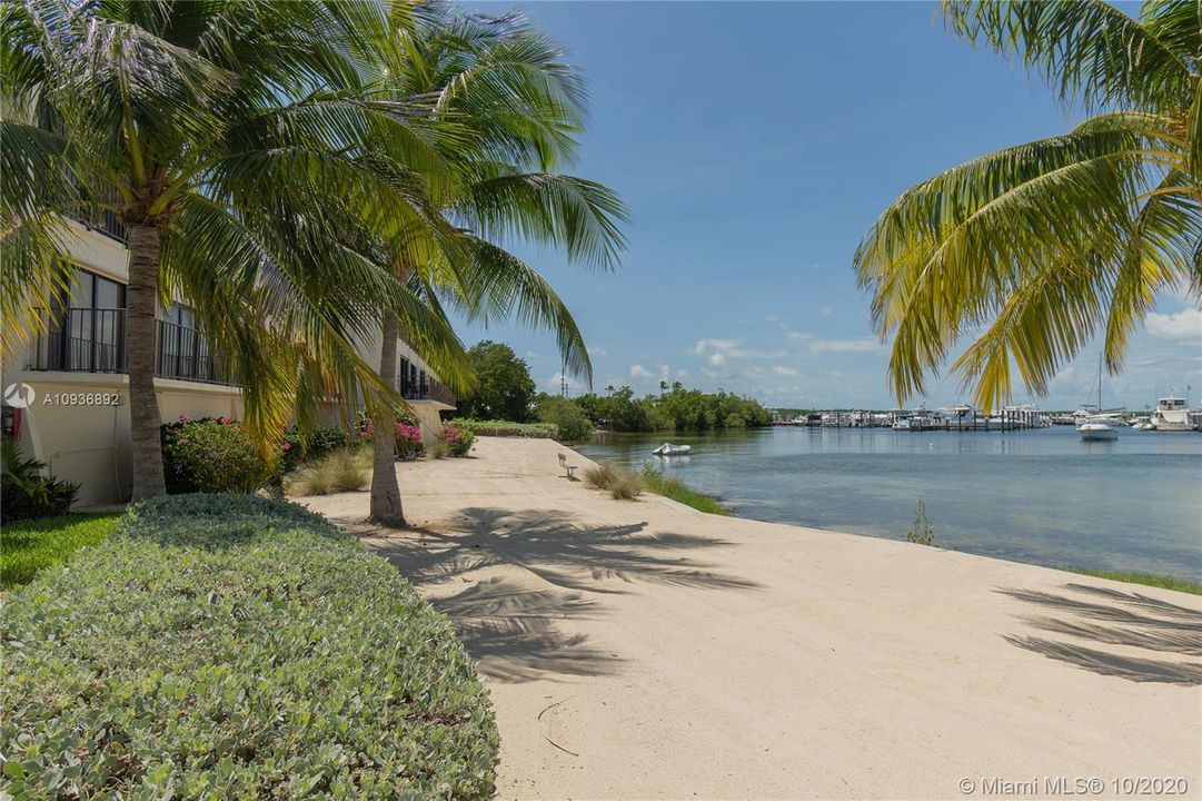 Недавно продано: $339,000 (2 спален, 2 ванн, 1356 Квадратных фут)