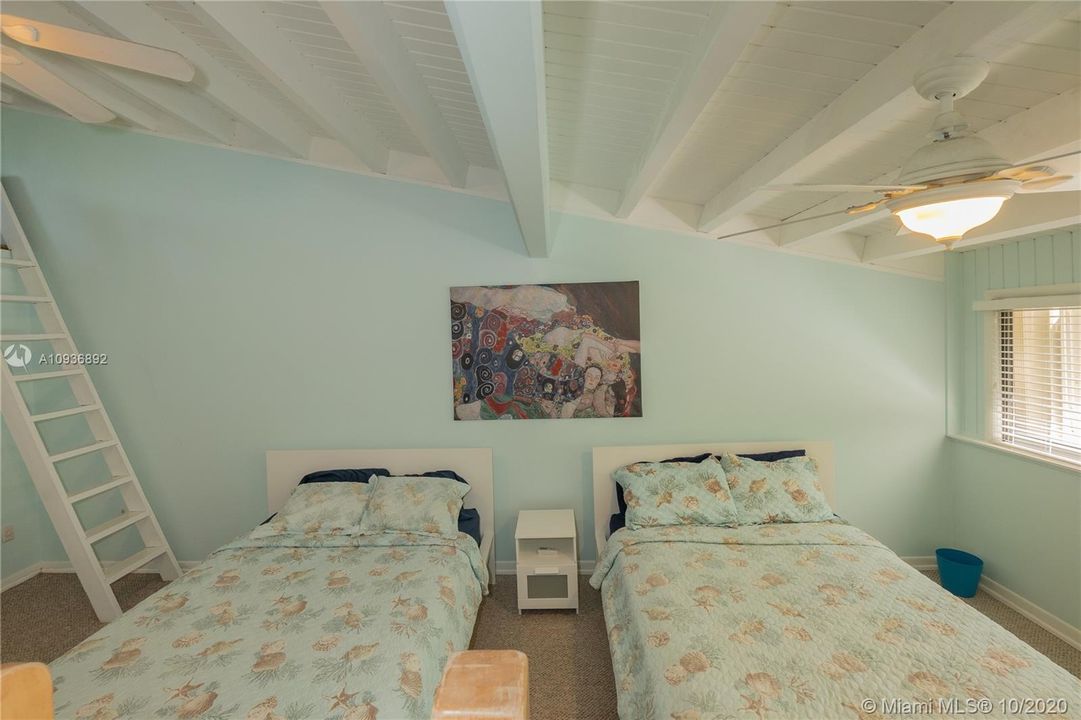 Недавно продано: $339,000 (2 спален, 2 ванн, 1356 Квадратных фут)