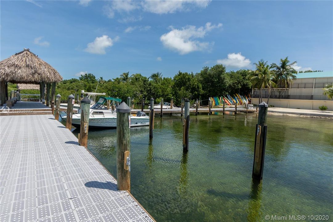 Недавно продано: $339,000 (2 спален, 2 ванн, 1356 Квадратных фут)