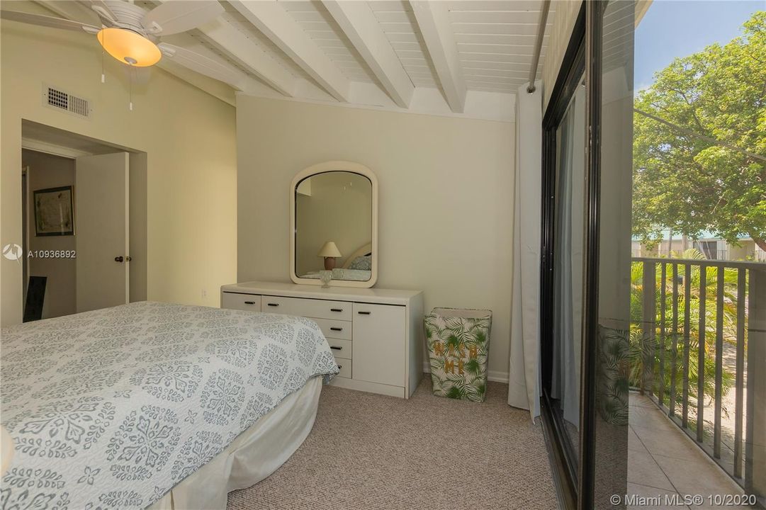 Недавно продано: $339,000 (2 спален, 2 ванн, 1356 Квадратных фут)