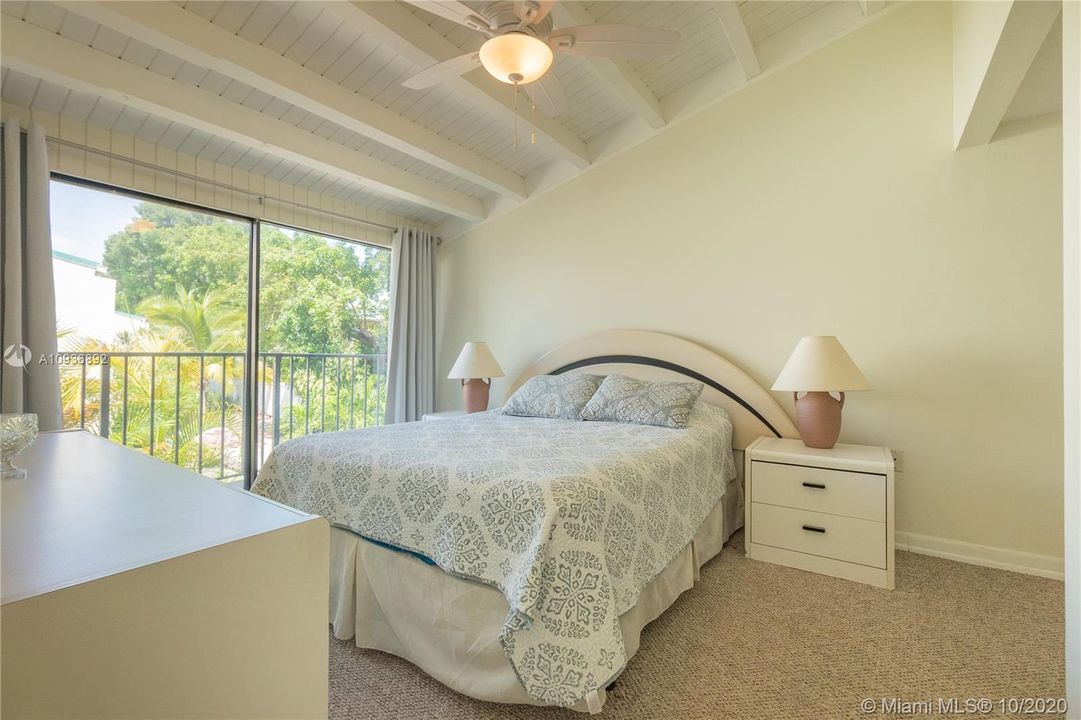 Недавно продано: $339,000 (2 спален, 2 ванн, 1356 Квадратных фут)