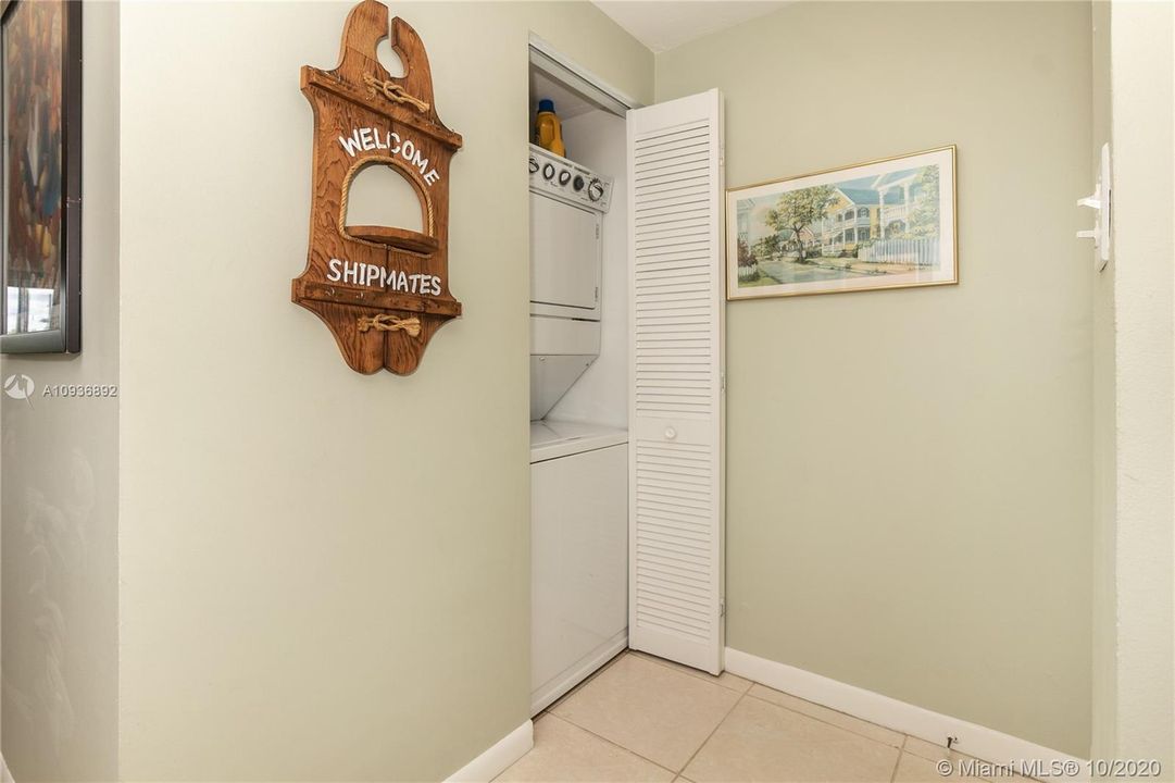 Недавно продано: $339,000 (2 спален, 2 ванн, 1356 Квадратных фут)