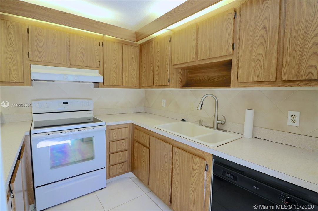 Recently Sold: $259,500 (2 beds, 2 baths, 1470 Square Feet)