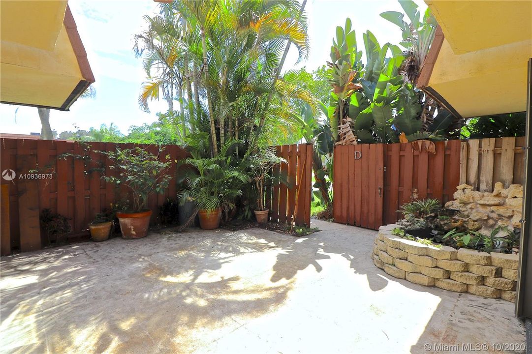 Recently Sold: $259,500 (2 beds, 2 baths, 1470 Square Feet)