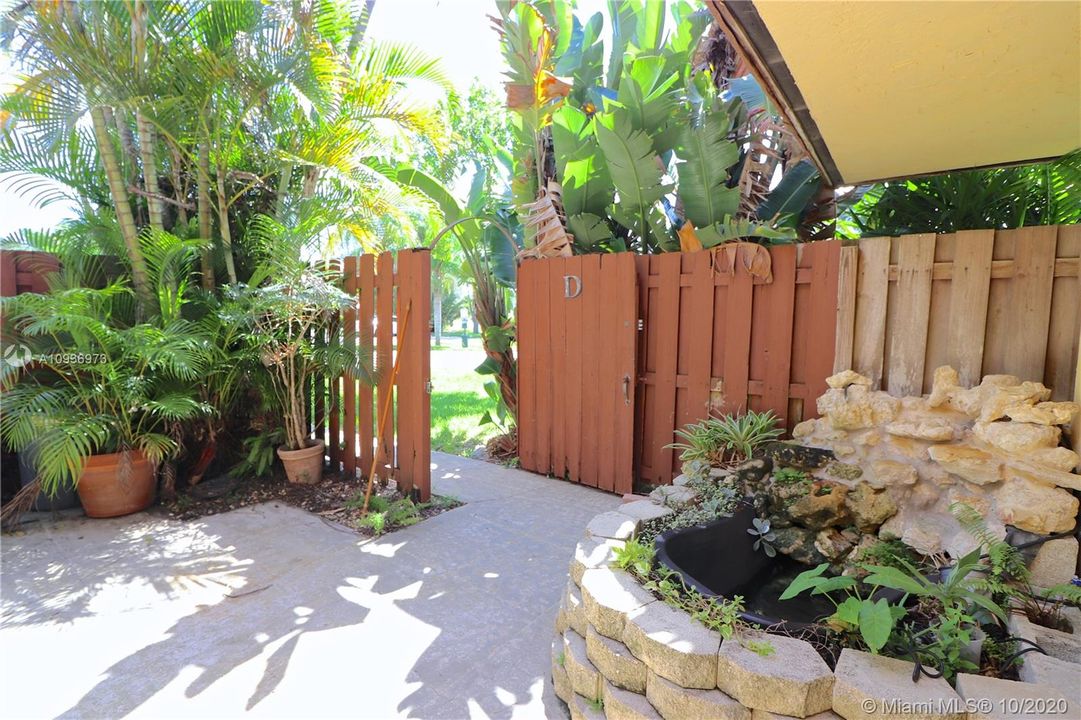 Recently Sold: $259,500 (2 beds, 2 baths, 1470 Square Feet)