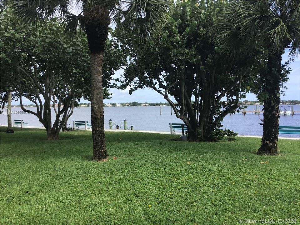 Recently Sold: $259,500 (2 beds, 2 baths, 1470 Square Feet)