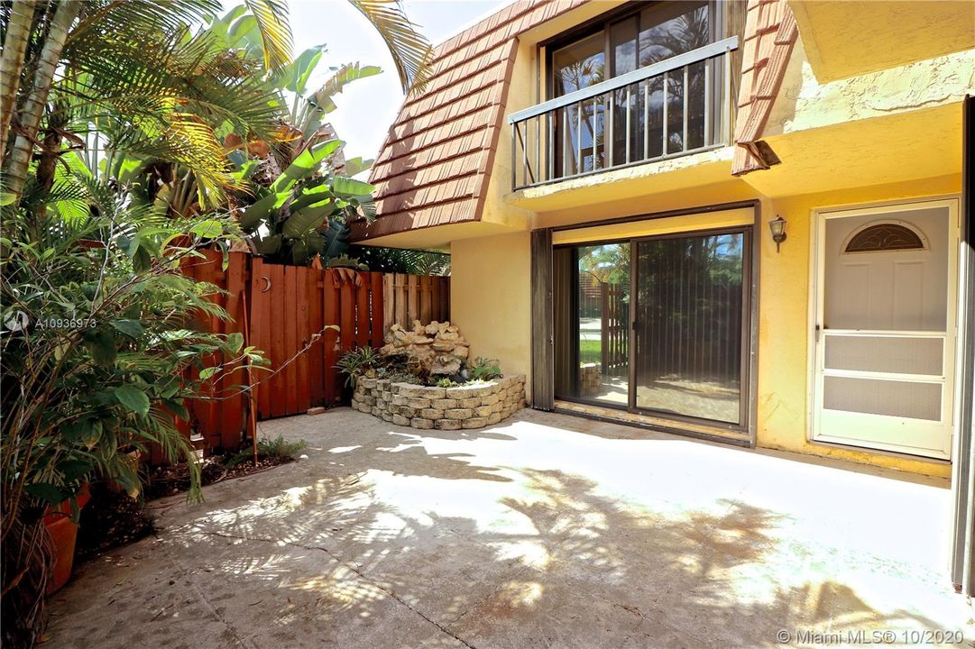 Recently Sold: $259,500 (2 beds, 2 baths, 1470 Square Feet)