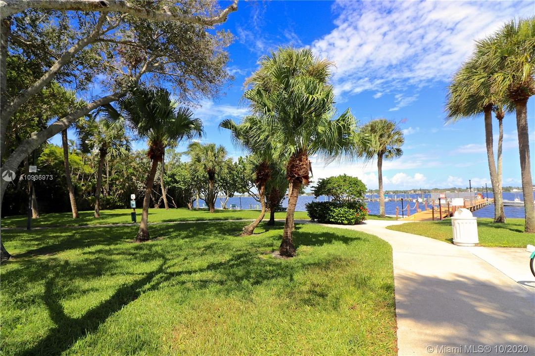 Recently Sold: $259,500 (2 beds, 2 baths, 1470 Square Feet)