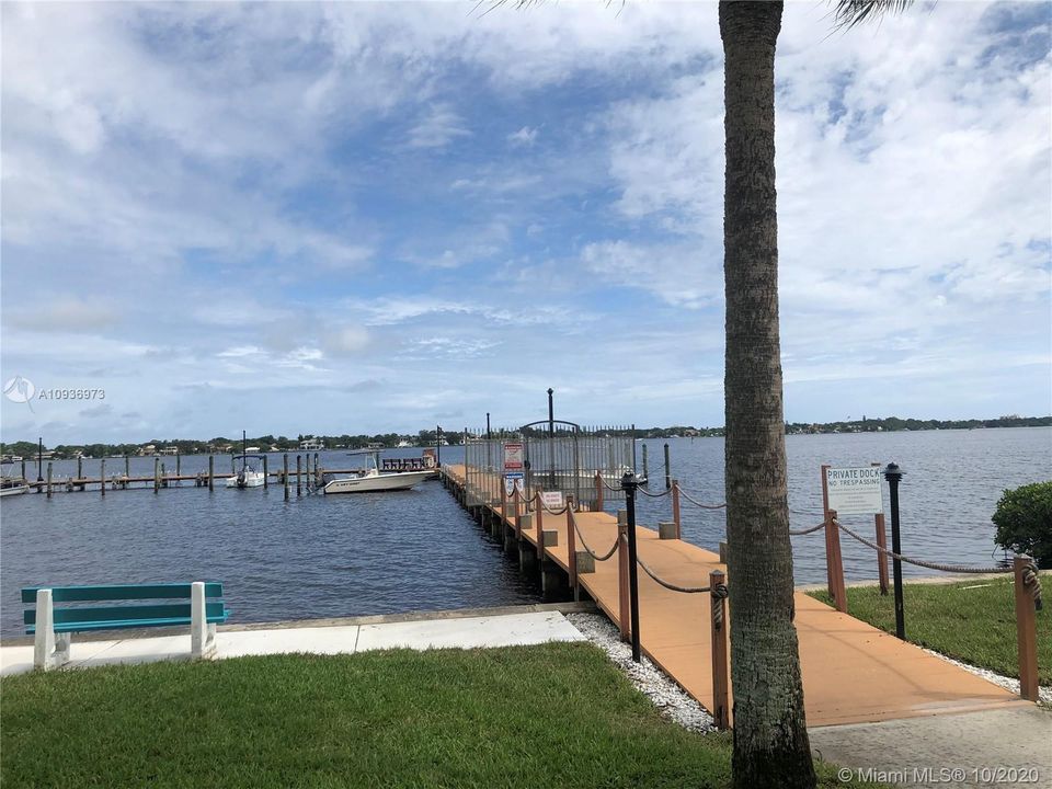 Recently Sold: $259,500 (2 beds, 2 baths, 1470 Square Feet)