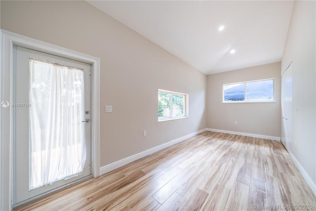 Недавно продано: $689,000 (3 спален, 2 ванн, 1848 Квадратных фут)