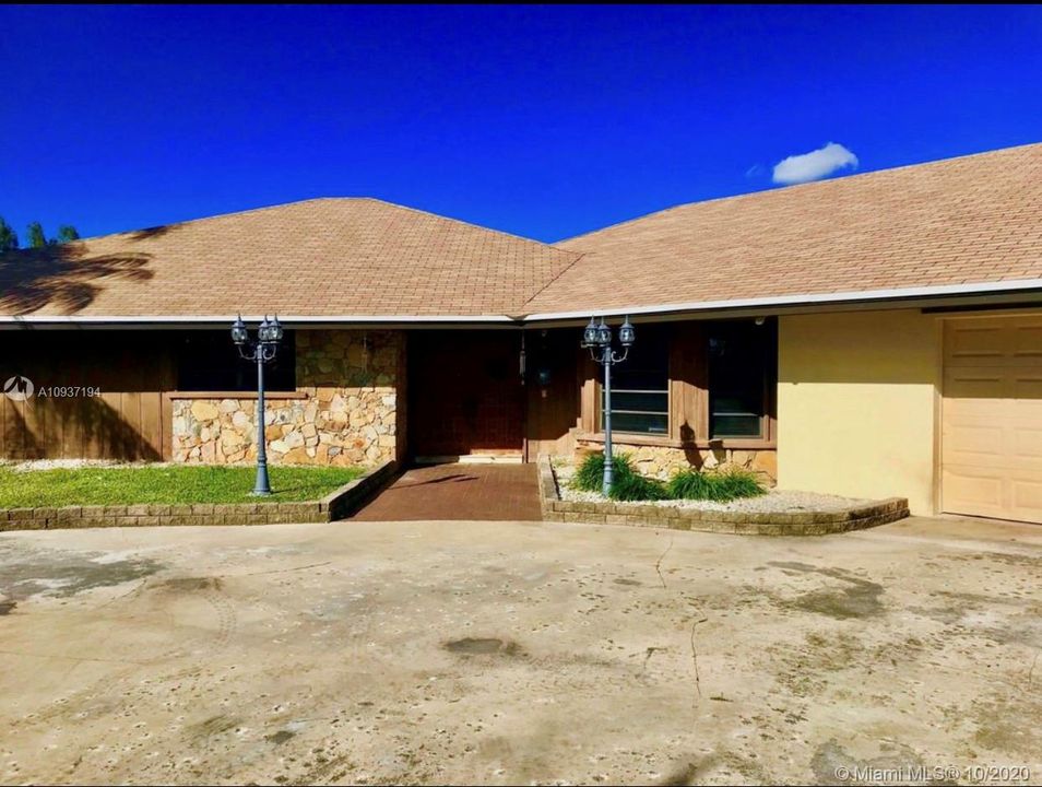 Vendido Recientemente: $515,000 (4 camas, 2 baños, 3578 Pies cuadrados)