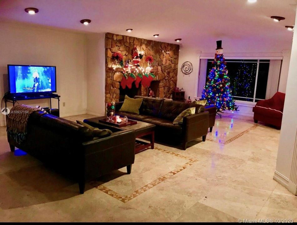 Vendido Recientemente: $515,000 (4 camas, 2 baños, 3578 Pies cuadrados)
