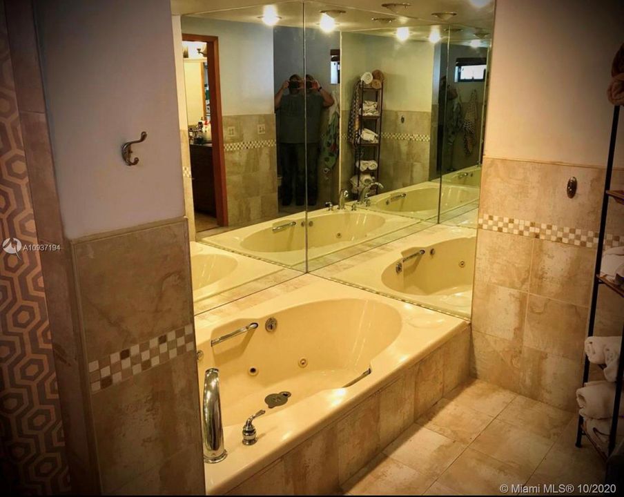 Vendido Recientemente: $515,000 (4 camas, 2 baños, 3578 Pies cuadrados)