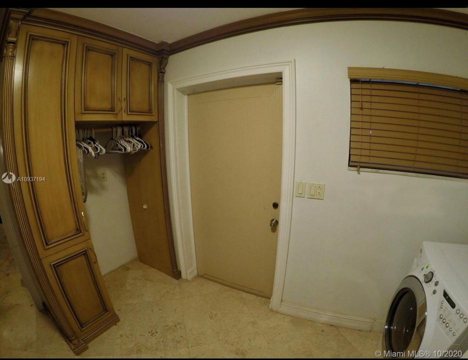 Vendido Recientemente: $515,000 (4 camas, 2 baños, 3578 Pies cuadrados)
