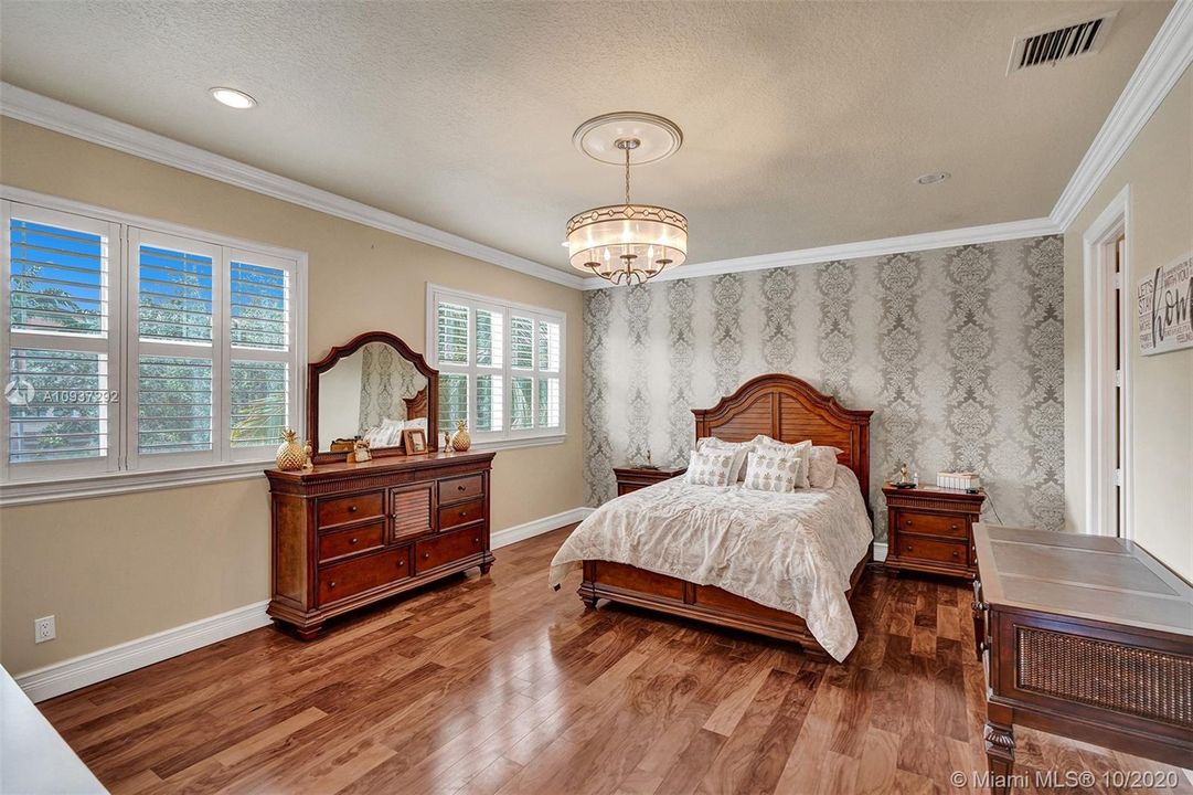 MASTER BEDROOM WITH BATHROOM