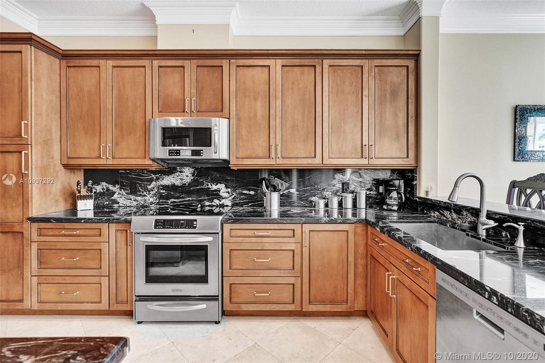 KITCHEN WITH STAINLESS STEEL APPLIANCES AND GRANITE COUNTERTOPS