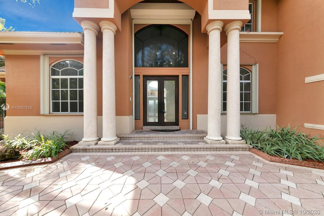Vendido Recientemente: $1,399,000 (7 camas, 5 baños, 4360 Pies cuadrados)