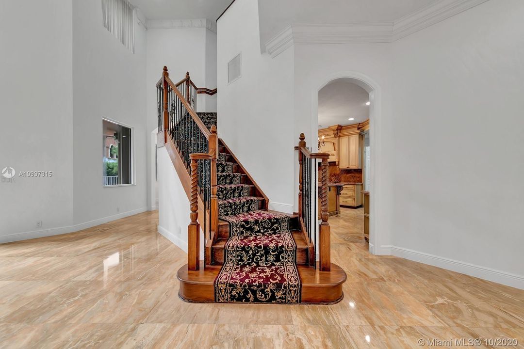 Vendido Recientemente: $1,399,000 (7 camas, 5 baños, 4360 Pies cuadrados)