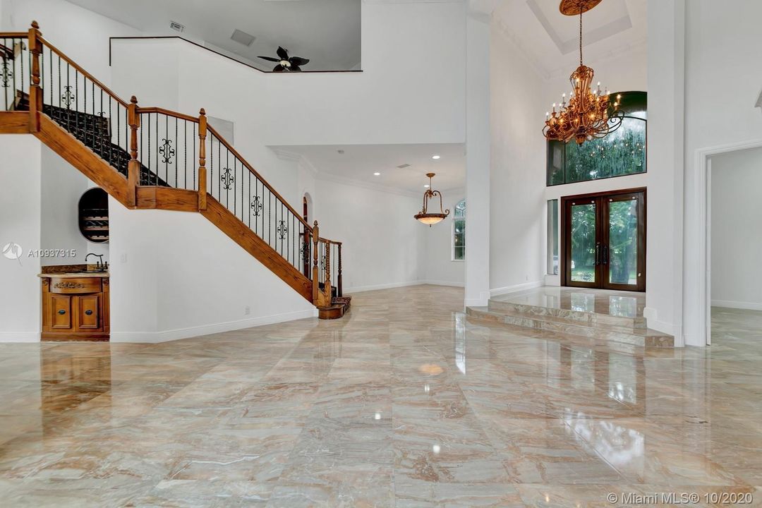 Vendido Recientemente: $1,399,000 (7 camas, 5 baños, 4360 Pies cuadrados)