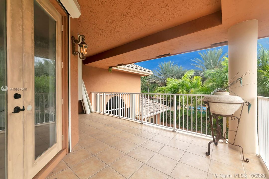 Vendido Recientemente: $1,399,000 (7 camas, 5 baños, 4360 Pies cuadrados)