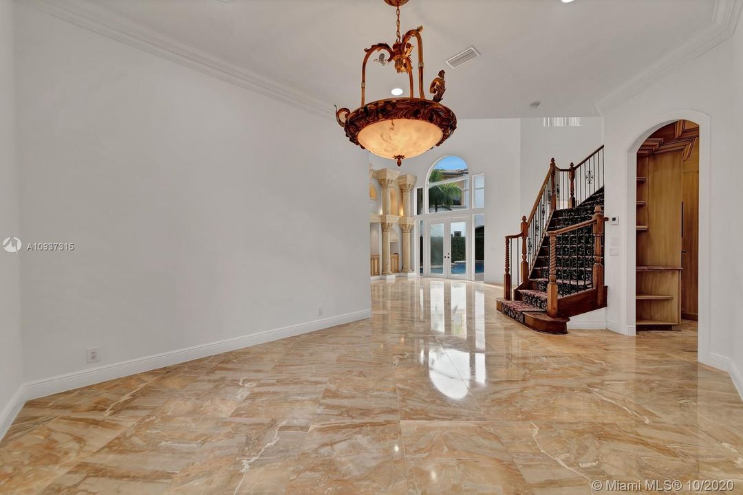Vendido Recientemente: $1,399,000 (7 camas, 5 baños, 4360 Pies cuadrados)