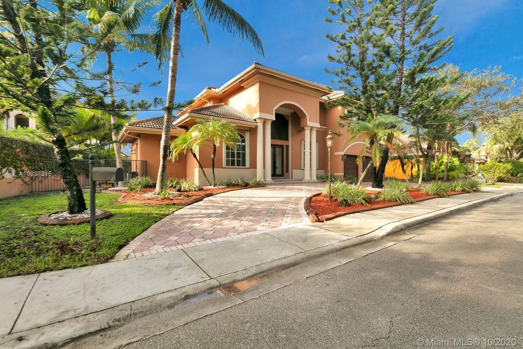 Vendido Recientemente: $1,399,000 (7 camas, 5 baños, 4360 Pies cuadrados)