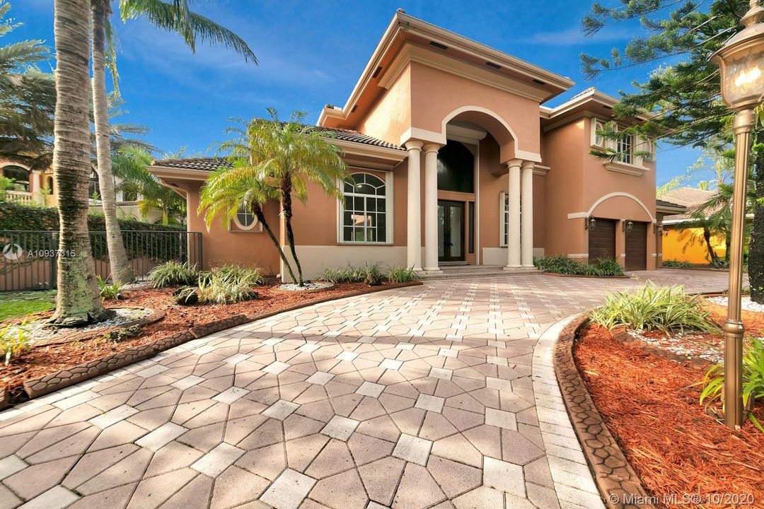 Vendido Recientemente: $1,399,000 (7 camas, 5 baños, 4360 Pies cuadrados)