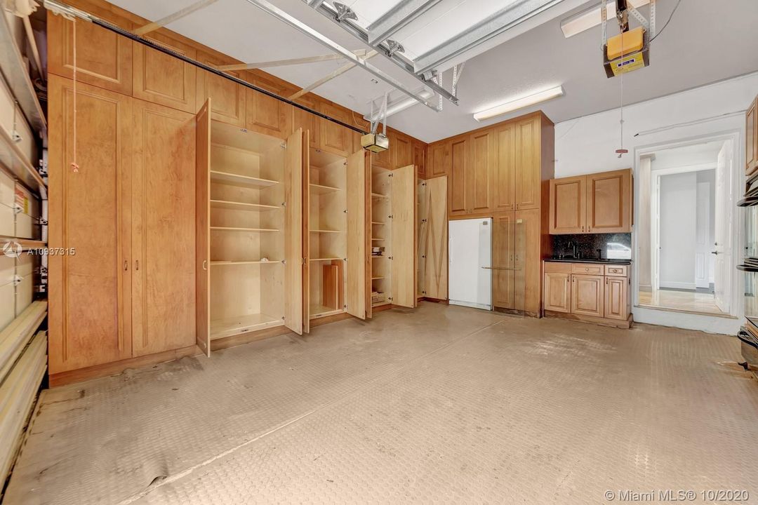 Vendido Recientemente: $1,399,000 (7 camas, 5 baños, 4360 Pies cuadrados)