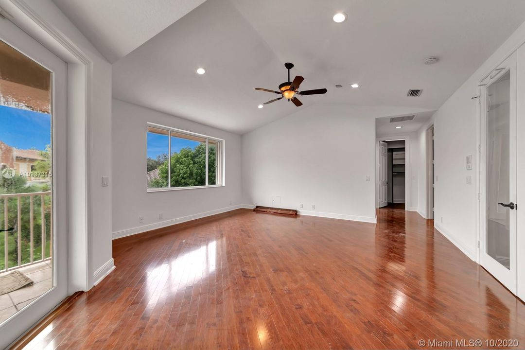Vendido Recientemente: $1,399,000 (7 camas, 5 baños, 4360 Pies cuadrados)