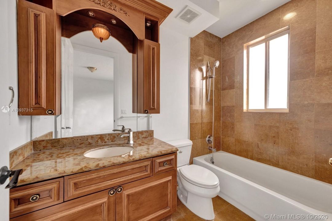 Vendido Recientemente: $1,399,000 (7 camas, 5 baños, 4360 Pies cuadrados)