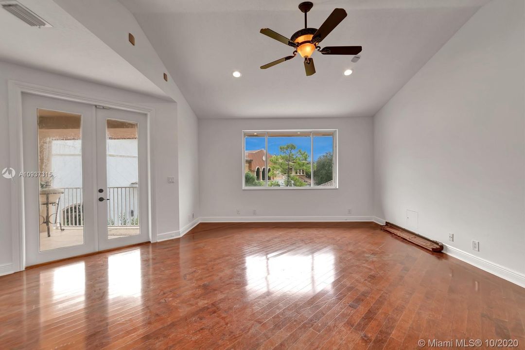 Vendido Recientemente: $1,399,000 (7 camas, 5 baños, 4360 Pies cuadrados)