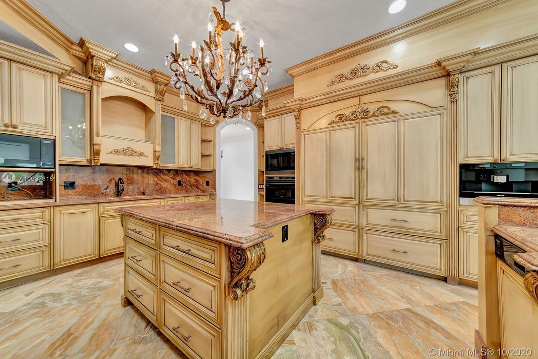 Vendido Recientemente: $1,399,000 (7 camas, 5 baños, 4360 Pies cuadrados)