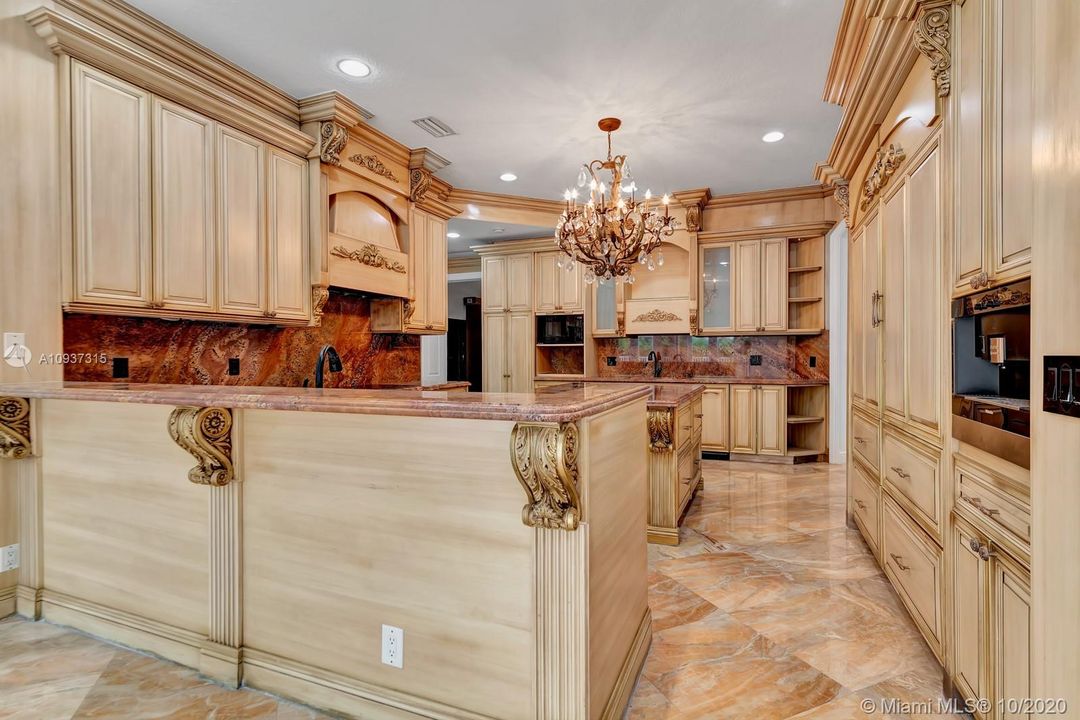 Vendido Recientemente: $1,399,000 (7 camas, 5 baños, 4360 Pies cuadrados)