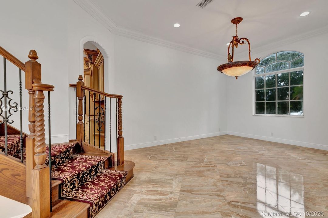 Vendido Recientemente: $1,399,000 (7 camas, 5 baños, 4360 Pies cuadrados)