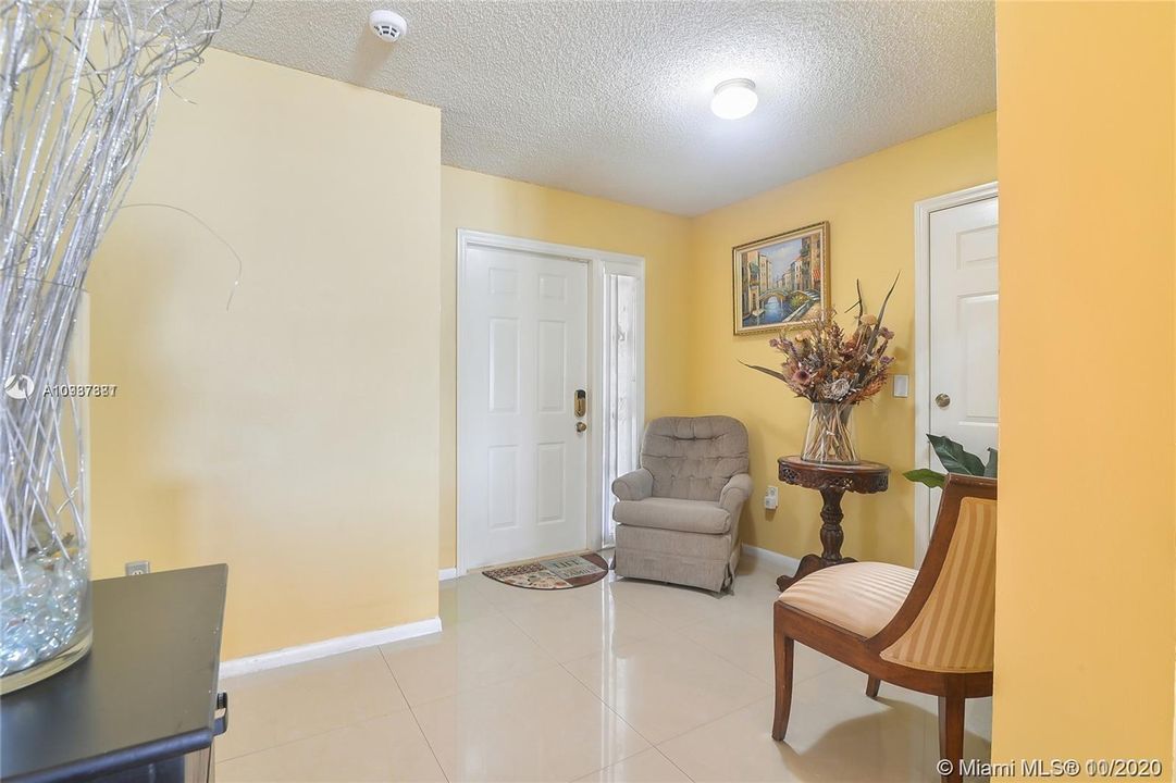 Recently Rented: $2,495 (3 beds, 2 baths, 1570 Square Feet)