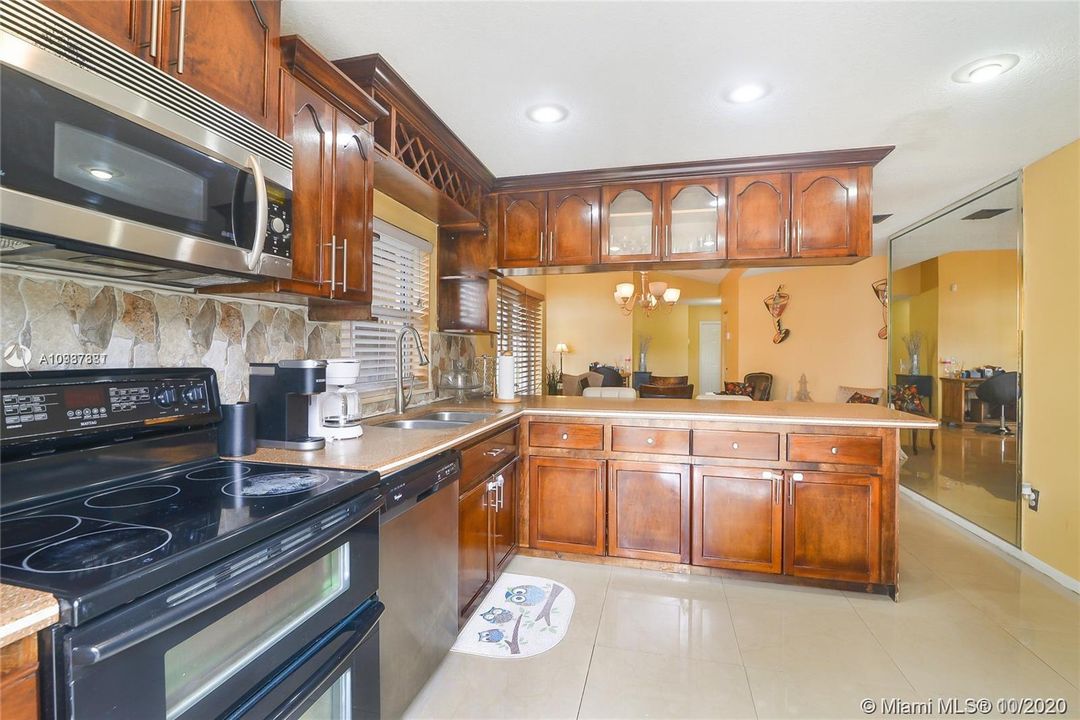 Recently Rented: $2,495 (3 beds, 2 baths, 1570 Square Feet)
